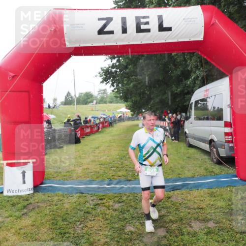 21.06.2025 - 27. Vierlanden-Triathlon MichiJ http://msf.ph/oto/8048660 15.06.2026 14:20:54 Ziel 806 meine-sportfotos.de