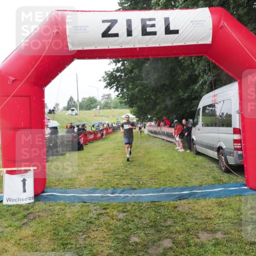 21.06.2025 - 27. Vierlanden-Triathlon MichiJ http://msf.ph/oto/8048662 15.06.2026 14:21:24 Ziel 742 meine-sportfotos.de
