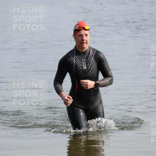 15.06.2025 - 27. Vierlanden-Triathlon Lena Gebhardt http://msf.ph/oto/8048675 15.06.2025 09:06:04 Schwimmen 216 meine-sportfotos.de
