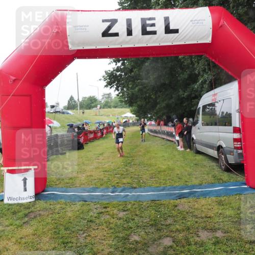 21.06.2025 - 27. Vierlanden-Triathlon MichiJ http://msf.ph/oto/8048700 15.06.2026 14:21:29 Ziel 742, 1205, 1238 meine-sportfotos.de