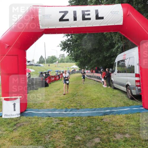21.06.2025 - 27. Vierlanden-Triathlon MichiJ http://msf.ph/oto/8048709 15.06.2026 14:21:30 Ziel 742, 1205, 1238 meine-sportfotos.de