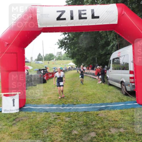 21.06.2025 - 27. Vierlanden-Triathlon MichiJ http://msf.ph/oto/8048728 15.06.2026 14:21:31 Ziel 742, 1205, 1238 meine-sportfotos.de