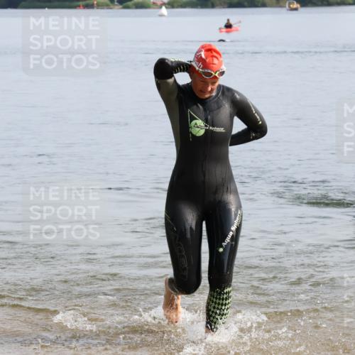 15.06.2025 - 27. Vierlanden-Triathlon Lena Gebhardt http://msf.ph/oto/8048729 15.06.2025 09:06:56 Schwimmen 212, 251 meine-sportfotos.de