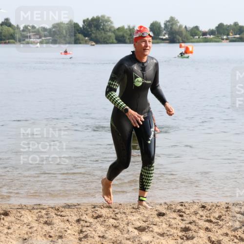 15.06.2025 - 27. Vierlanden-Triathlon Lena Gebhardt http://msf.ph/oto/8048738 15.06.2025 09:06:58 Schwimmen 212, 231, 251 meine-sportfotos.de
