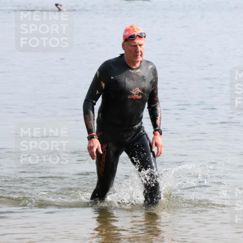 15.06.2025 - 27. Vierlanden-Triathlon Lena Gebhardt http://msf.ph/oto/8048751 15.06.2025 09:07:03 Schwimmen 212, 231, 251 meine-sportfotos.de