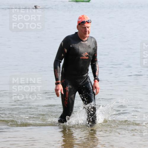 15.06.2025 - 27. Vierlanden-Triathlon Lena Gebhardt http://msf.ph/oto/8048754 15.06.2025 09:07:03 Schwimmen 212, 231, 251 meine-sportfotos.de