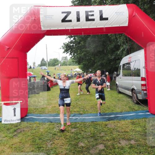 21.06.2025 - 27. Vierlanden-Triathlon MichiJ http://msf.ph/oto/8048756 15.06.2026 14:21:33 Ziel 1205, 1238 meine-sportfotos.de