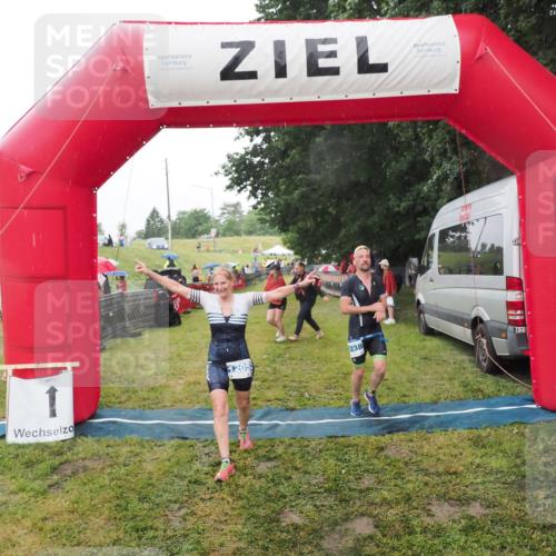 21.06.2025 - 27. Vierlanden-Triathlon MichiJ http://msf.ph/oto/8048757 15.06.2026 14:21:33 Ziel 1205, 1238 meine-sportfotos.de