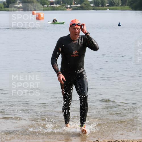 15.06.2025 - 27. Vierlanden-Triathlon Lena Gebhardt http://msf.ph/oto/8048758 15.06.2025 09:07:05 Schwimmen 212, 231, 251 meine-sportfotos.de