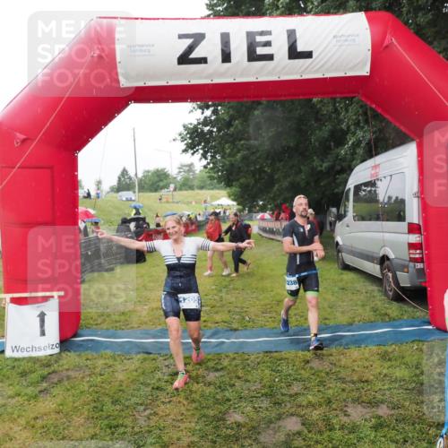 21.06.2025 - 27. Vierlanden-Triathlon MichiJ http://msf.ph/oto/8048760 15.06.2026 14:21:33 Ziel 1205, 1238 meine-sportfotos.de
