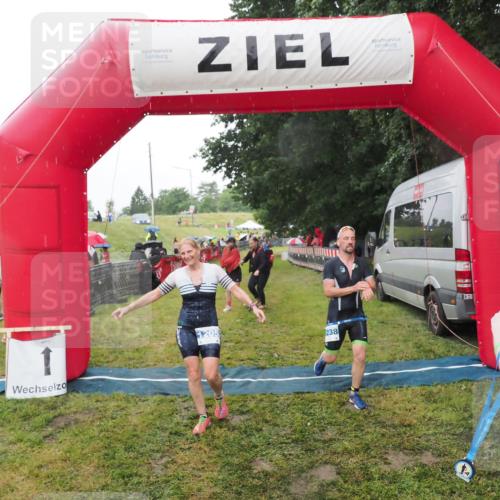 21.06.2025 - 27. Vierlanden-Triathlon MichiJ http://msf.ph/oto/8048762 15.06.2026 14:21:33 Ziel 1205, 1238 meine-sportfotos.de