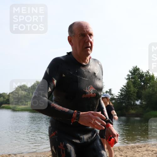 15.06.2025 - 27. Vierlanden-Triathlon Lena Gebhardt http://msf.ph/oto/8048772 15.06.2025 09:07:10 Schwimmen 231 meine-sportfotos.de