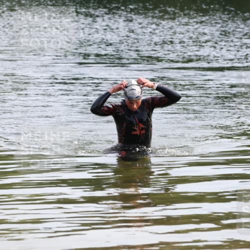 15.06.2025 - 27. Vierlanden-Triathlon Lena Gebhardt http://msf.ph/oto/8048780 15.06.2025 09:08:24 Schwimmen  meine-sportfotos.de