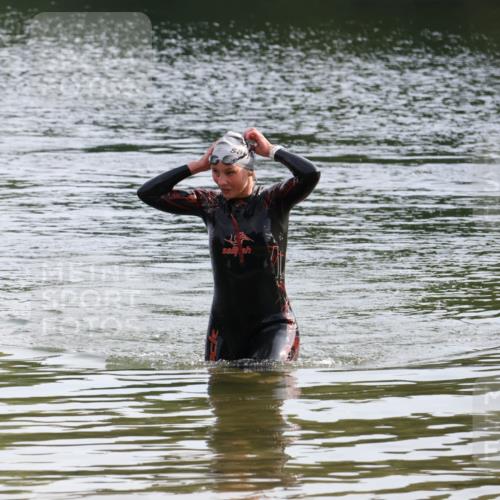 15.06.2025 - 27. Vierlanden-Triathlon Lena Gebhardt http://msf.ph/oto/8048784 15.06.2025 09:08:26 Schwimmen 226 meine-sportfotos.de