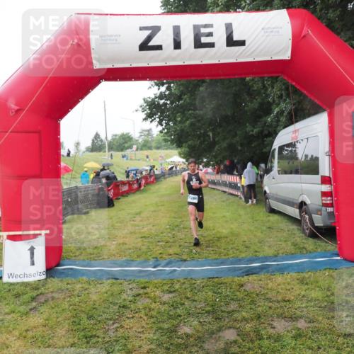 21.06.2025 - 27. Vierlanden-Triathlon MichiJ http://msf.ph/oto/8048788 15.06.2026 14:21:53 Ziel 1251, 1266 meine-sportfotos.de