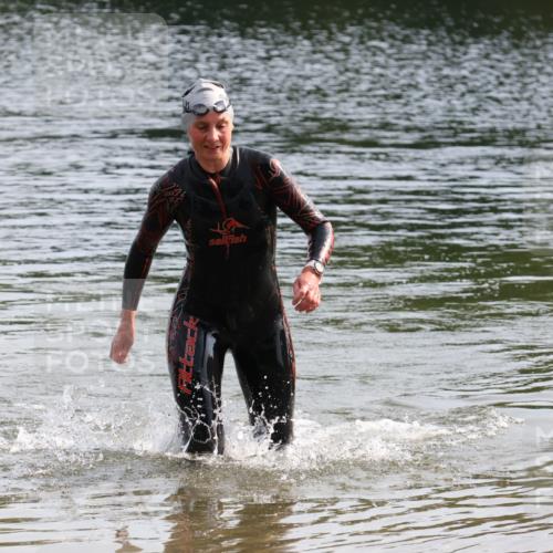 15.06.2025 - 27. Vierlanden-Triathlon Lena Gebhardt http://msf.ph/oto/8048793 15.06.2025 09:08:30 Schwimmen 226 meine-sportfotos.de
