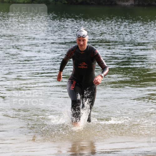 15.06.2025 - 27. Vierlanden-Triathlon Lena Gebhardt http://msf.ph/oto/8048796 15.06.2025 09:08:31 Schwimmen 226 meine-sportfotos.de