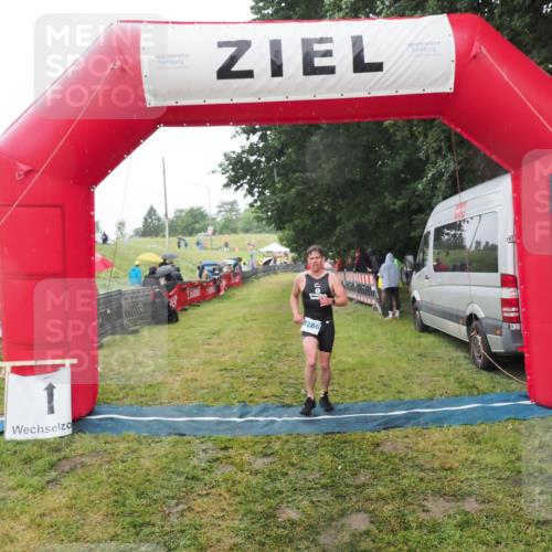 21.06.2025 - 27. Vierlanden-Triathlon MichiJ http://msf.ph/oto/8048797 15.06.2026 14:21:53 Ziel 1251, 1266 meine-sportfotos.de