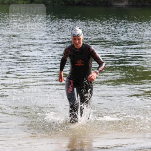15.06.2025 - 27. Vierlanden-Triathlon Lena Gebhardt http://msf.ph/oto/8048798 15.06.2025 09:08:31 Schwimmen 226 meine-sportfotos.de