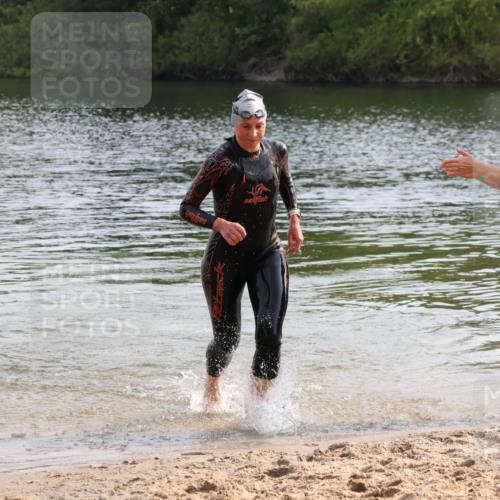 15.06.2025 - 27. Vierlanden-Triathlon Lena Gebhardt http://msf.ph/oto/8048803 15.06.2025 09:08:32 Schwimmen 226 meine-sportfotos.de