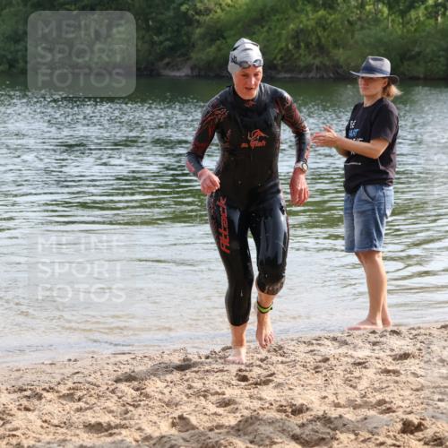 15.06.2025 - 27. Vierlanden-Triathlon Lena Gebhardt http://msf.ph/oto/8048807 15.06.2025 09:08:33 Schwimmen 226 meine-sportfotos.de