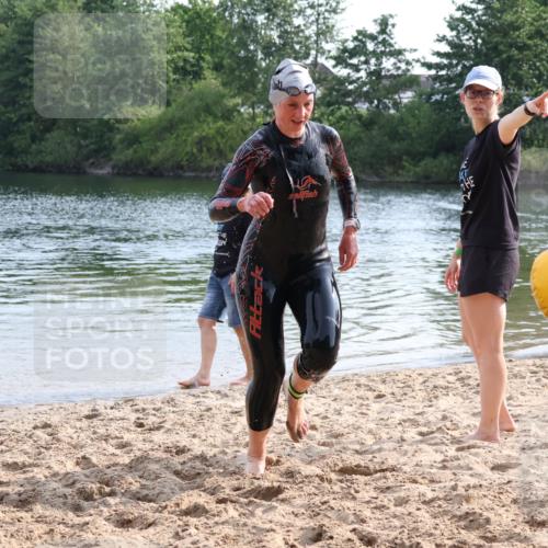 15.06.2025 - 27. Vierlanden-Triathlon Lena Gebhardt http://msf.ph/oto/8048812 15.06.2025 09:08:35 Schwimmen 226 meine-sportfotos.de