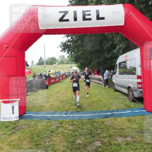 21.06.2025 - 27. Vierlanden-Triathlon MichiJ http://msf.ph/oto/8048813 15.06.2026 14:22:06 Ziel 1215, 1263, 1315 meine-sportfotos.de