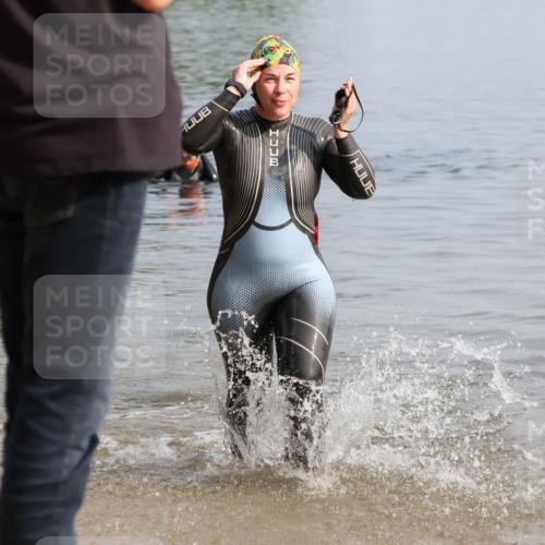 15.06.2025 - 27. Vierlanden-Triathlon Lena Gebhardt http://msf.ph/oto/8048820 15.06.2025 09:08:48 Schwimmen 199 meine-sportfotos.de