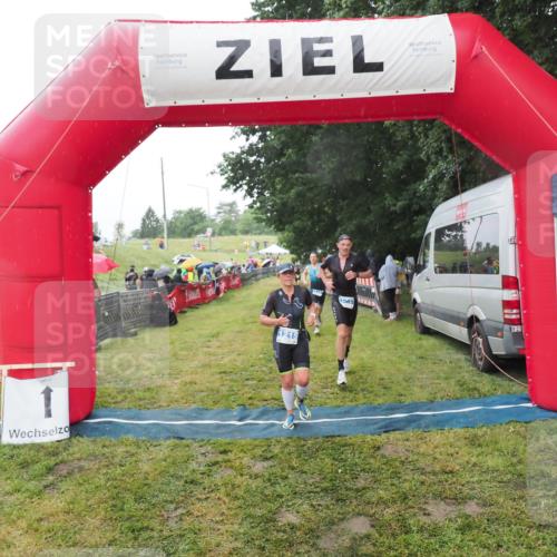 21.06.2025 - 27. Vierlanden-Triathlon MichiJ http://msf.ph/oto/8048823 15.06.2026 14:22:06 Ziel 1215, 1263, 1315 meine-sportfotos.de