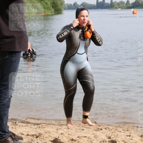 15.06.2025 - 27. Vierlanden-Triathlon Lena Gebhardt http://msf.ph/oto/8048825 15.06.2025 09:08:52 Schwimmen 199 meine-sportfotos.de