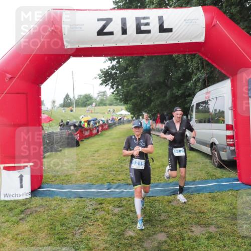 21.06.2025 - 27. Vierlanden-Triathlon MichiJ http://msf.ph/oto/8048834 15.06.2026 14:22:07 Ziel 1215, 1263, 1315 meine-sportfotos.de
