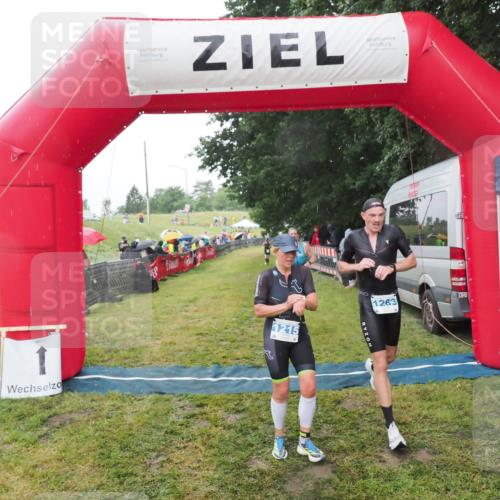 21.06.2025 - 27. Vierlanden-Triathlon MichiJ http://msf.ph/oto/8048839 15.06.2026 14:22:07 Ziel 1215, 1263, 1315 meine-sportfotos.de
