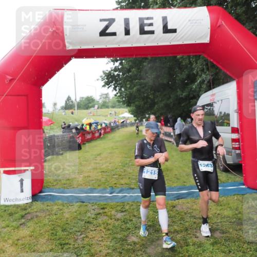 21.06.2025 - 27. Vierlanden-Triathlon MichiJ http://msf.ph/oto/8048840 15.06.2026 14:22:07 Ziel 1215, 1263, 1315 meine-sportfotos.de