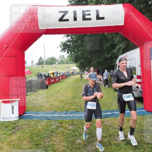 21.06.2025 - 27. Vierlanden-Triathlon MichiJ http://msf.ph/oto/8048842 15.06.2026 14:22:07 Ziel 1215, 1263, 1315 meine-sportfotos.de