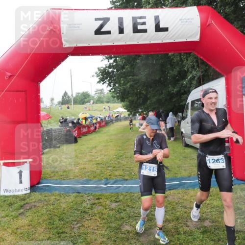 21.06.2025 - 27. Vierlanden-Triathlon MichiJ http://msf.ph/oto/8048844 15.06.2026 14:22:08 Ziel 1215, 1263, 1315 meine-sportfotos.de