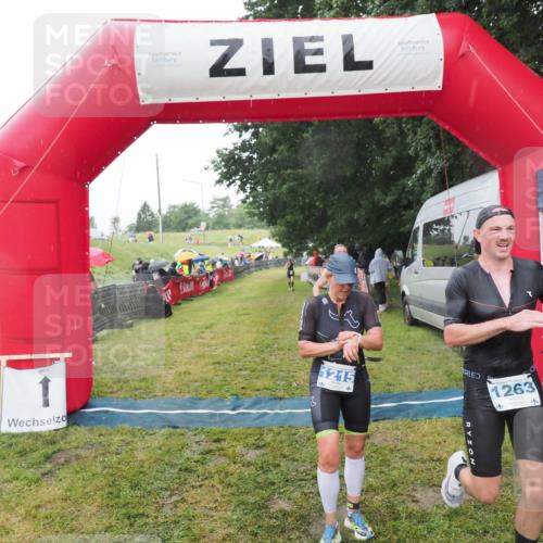 21.06.2025 - 27. Vierlanden-Triathlon MichiJ http://msf.ph/oto/8048847 15.06.2026 14:22:08 Ziel 1215, 1263, 1315 meine-sportfotos.de