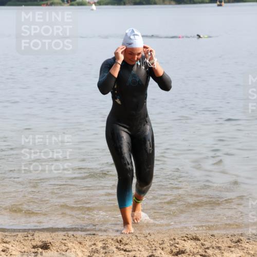 15.06.2025 - 27. Vierlanden-Triathlon Lena Gebhardt http://msf.ph/oto/8048848 15.06.2025 09:08:59 Schwimmen 199, 204 meine-sportfotos.de