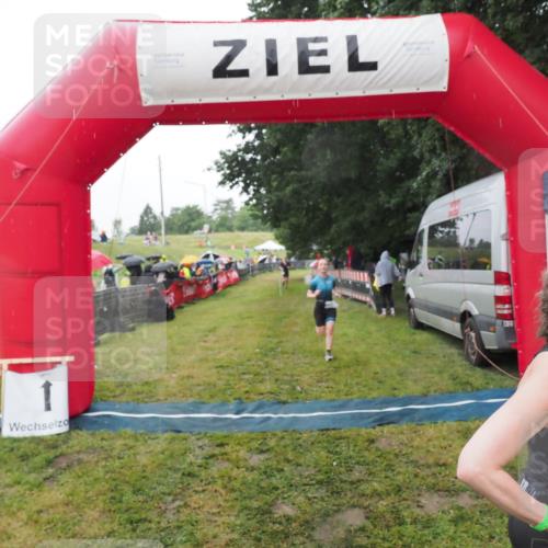 21.06.2025 - 27. Vierlanden-Triathlon MichiJ http://msf.ph/oto/8048881 15.06.2026 14:22:19 Ziel 1201, 1226 meine-sportfotos.de