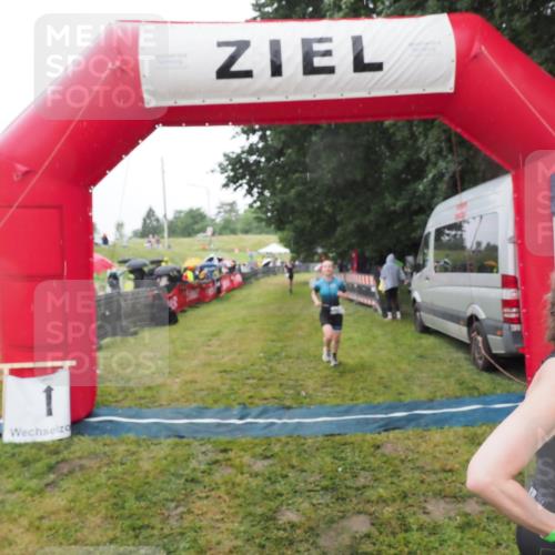 21.06.2025 - 27. Vierlanden-Triathlon MichiJ http://msf.ph/oto/8048884 15.06.2026 14:22:19 Ziel 1201, 1226 meine-sportfotos.de
