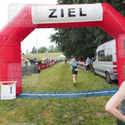 21.06.2025 - 27. Vierlanden-Triathlon MichiJ http://msf.ph/oto/8048886 15.06.2026 14:22:19 Ziel 1201, 1226 meine-sportfotos.de