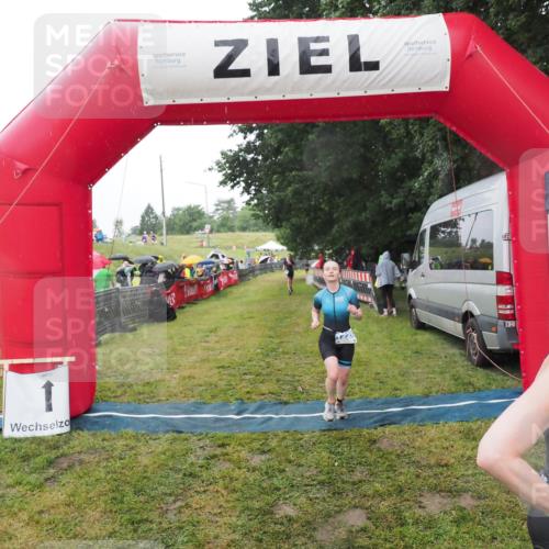 21.06.2025 - 27. Vierlanden-Triathlon MichiJ http://msf.ph/oto/8048896 15.06.2026 14:22:20 Ziel 1201, 1226, 1259 meine-sportfotos.de