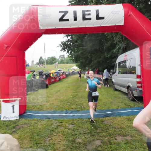 21.06.2025 - 27. Vierlanden-Triathlon MichiJ http://msf.ph/oto/8048898 15.06.2026 14:22:20 Ziel 1201, 1226, 1259 meine-sportfotos.de