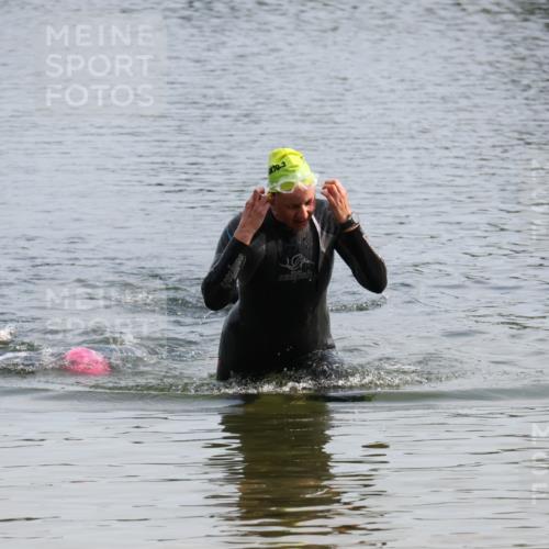 15.06.2025 - 27. Vierlanden-Triathlon Lena Gebhardt http://msf.ph/oto/8048899 15.06.2025 09:10:08 Schwimmen  meine-sportfotos.de