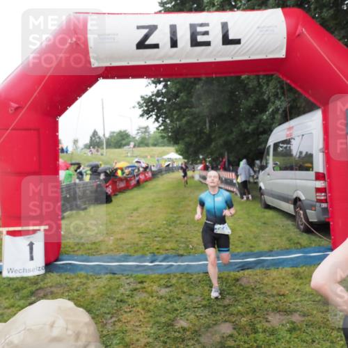 21.06.2025 - 27. Vierlanden-Triathlon MichiJ http://msf.ph/oto/8048900 15.06.2026 14:22:20 Ziel 1201, 1226, 1259 meine-sportfotos.de