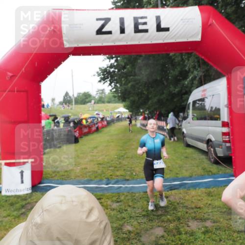 21.06.2025 - 27. Vierlanden-Triathlon MichiJ http://msf.ph/oto/8048902 15.06.2026 14:22:20 Ziel 1201, 1226, 1259 meine-sportfotos.de