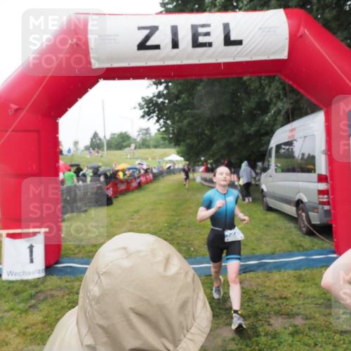 21.06.2025 - 27. Vierlanden-Triathlon MichiJ http://msf.ph/oto/8048905 15.06.2026 14:22:20 Ziel 1201, 1226, 1259 meine-sportfotos.de