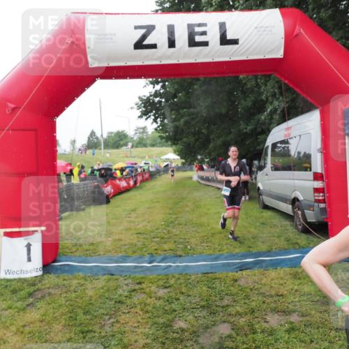 21.06.2025 - 27. Vierlanden-Triathlon MichiJ http://msf.ph/oto/8048909 15.06.2026 14:22:24 Ziel 1226, 1259 meine-sportfotos.de
