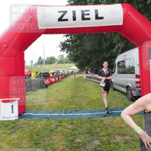 21.06.2025 - 27. Vierlanden-Triathlon MichiJ http://msf.ph/oto/8048913 15.06.2026 14:22:24 Ziel 1226, 1259 meine-sportfotos.de