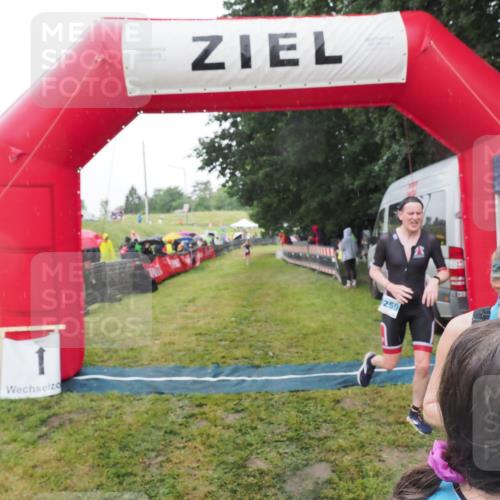 21.06.2025 - 27. Vierlanden-Triathlon MichiJ http://msf.ph/oto/8048922 15.06.2026 14:22:25 Ziel 1226, 1259 meine-sportfotos.de