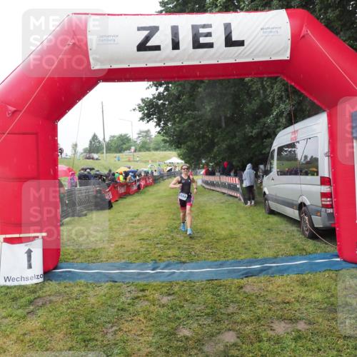 21.06.2025 - 27. Vierlanden-Triathlon MichiJ http://msf.ph/oto/8048926 15.06.2026 14:22:30 Ziel 1177, 1259 meine-sportfotos.de